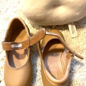 Tap shoes Tan Classic Size 7 kids girls .  Smart Kids  Shoes. Dancing shoes